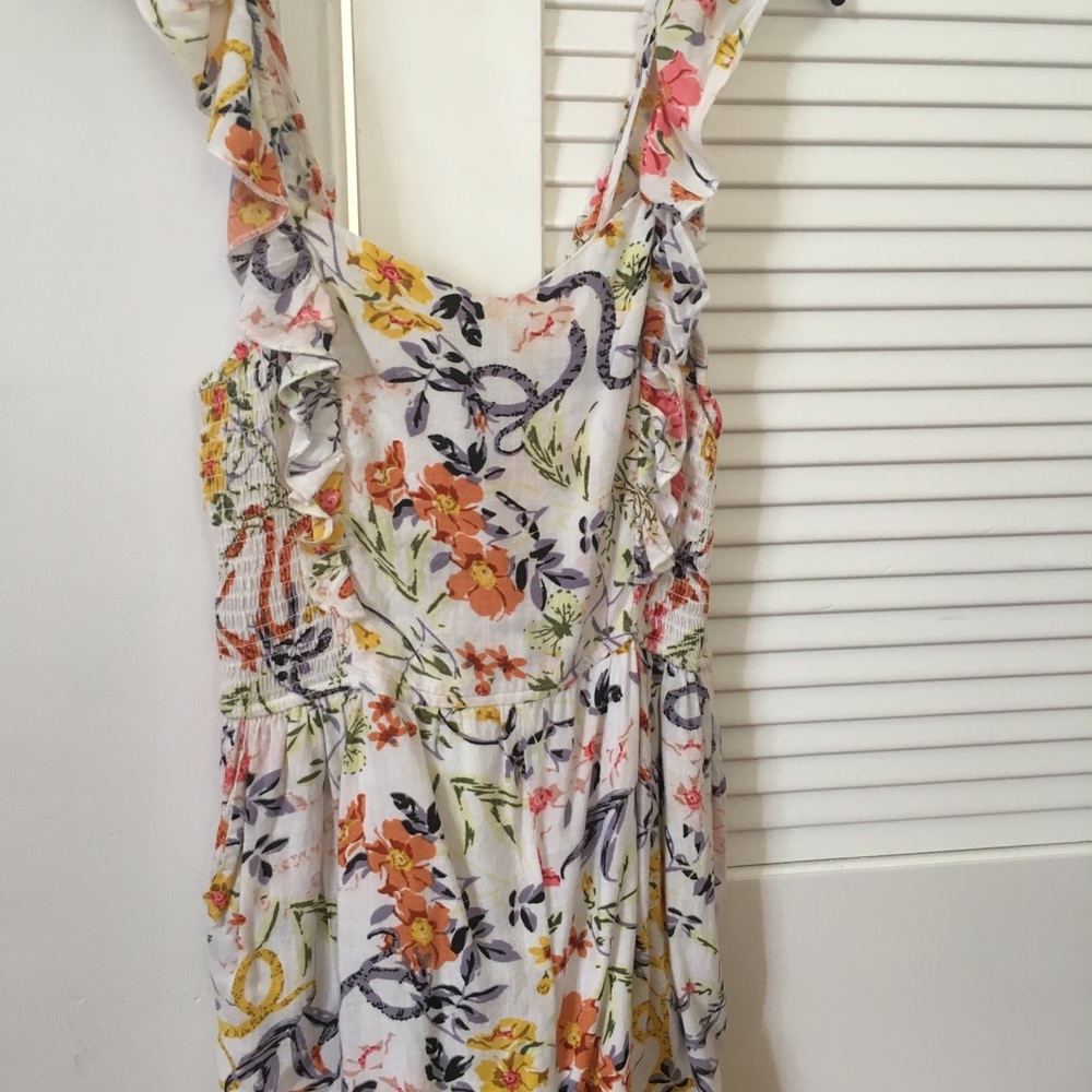 Old navy romper, white floral pattern, size small